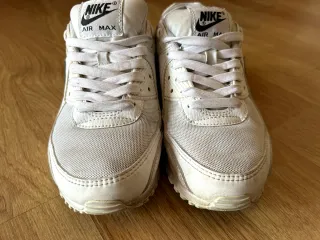 Tênis Nike Air Max Preto e Branco