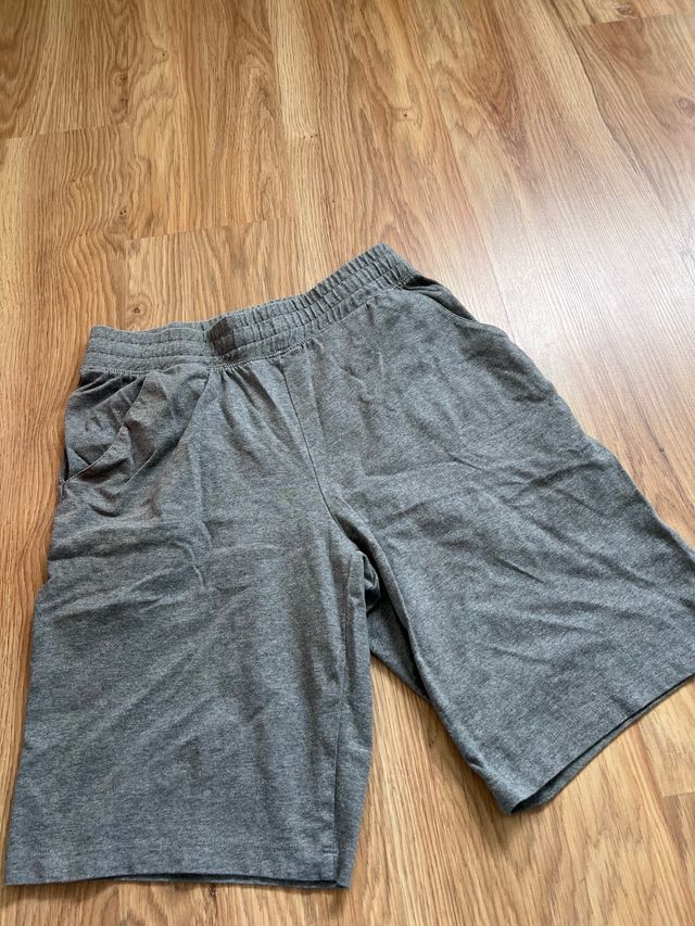 Bermuda deportiva hombre gris