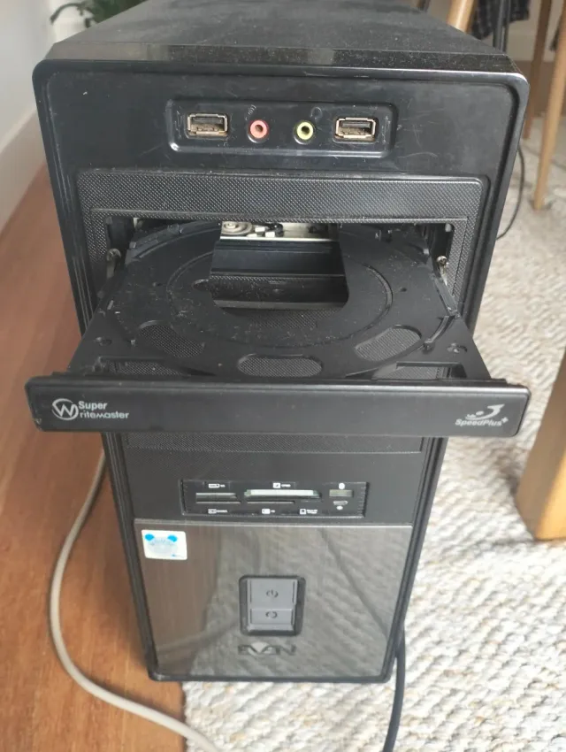 Torre Ordenador Sobremesa, para piezas. Marca EVEN