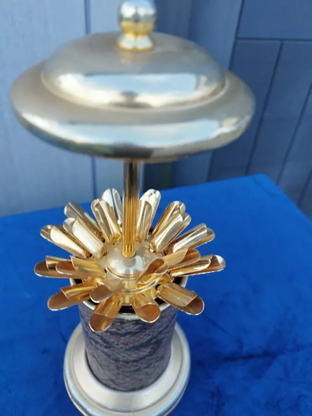 Pitillera vintage musical dorada