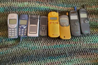 Lote di Telefoni Mobili Vintage Alcatel, Motorola, Nokia