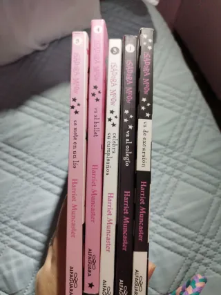 Isadora Moon va al colegio / Isadora Moon Goes ...