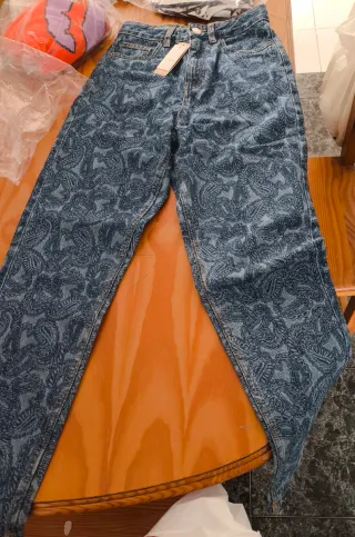 Pantalón vaquero estampado mujer