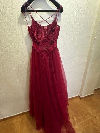 2 Vestidos de 15 color burdeos