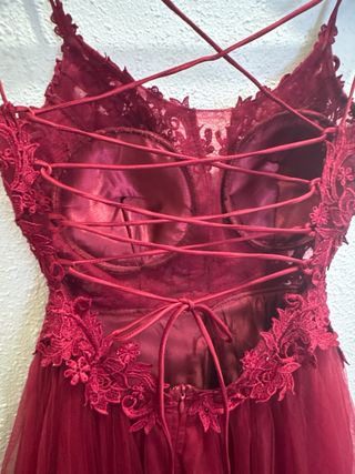 2 Vestidos de 15 color burdeos