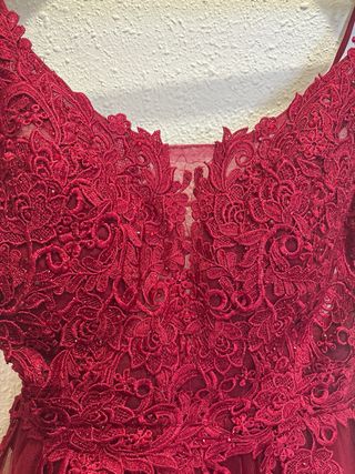 2 Vestidos de 15 color burdeos