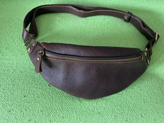 Riñonera de cuero sin uso