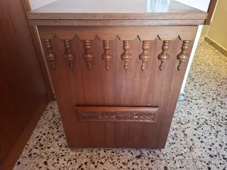 Máquina de coser Alfa con mueble de madera