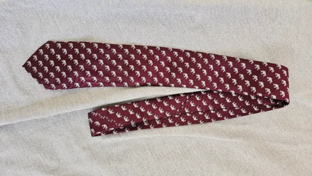 Corbata con elefantes blancos