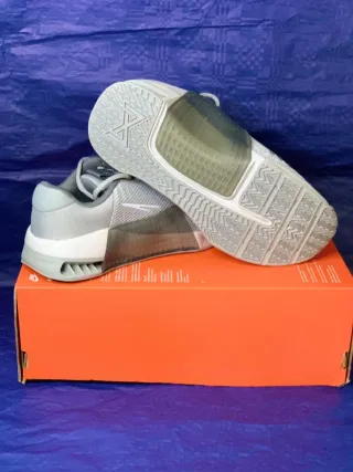 Nike Metcon 9 Scarpe da Ginnastica Grigio/Bianco