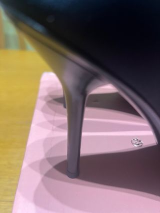 Zapatos Gucci Satén Negro y Dorado Talla X