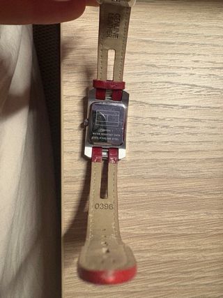 Reloj Tommy Hilfiger Correa Roja y Plata