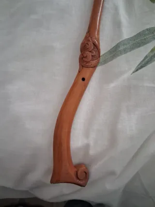 Estructura de sombrilla o parasol antigua tallada