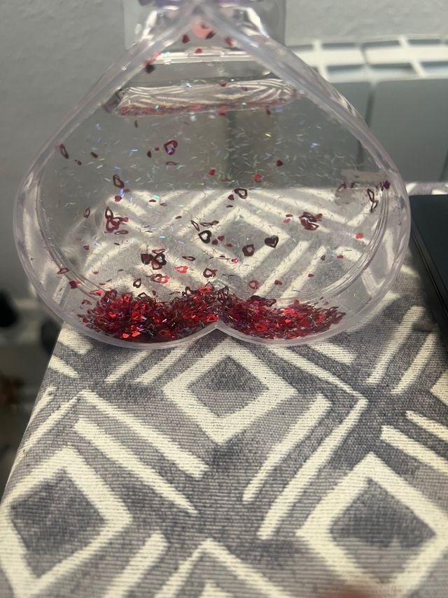 Corazón con brillantina roja