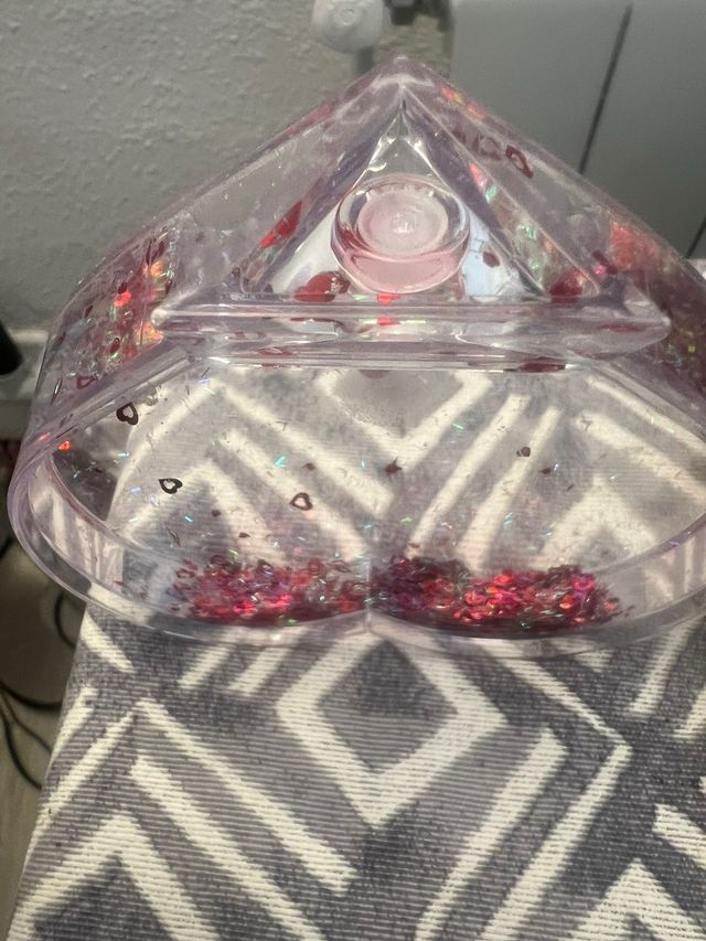 Corazón con brillantina roja