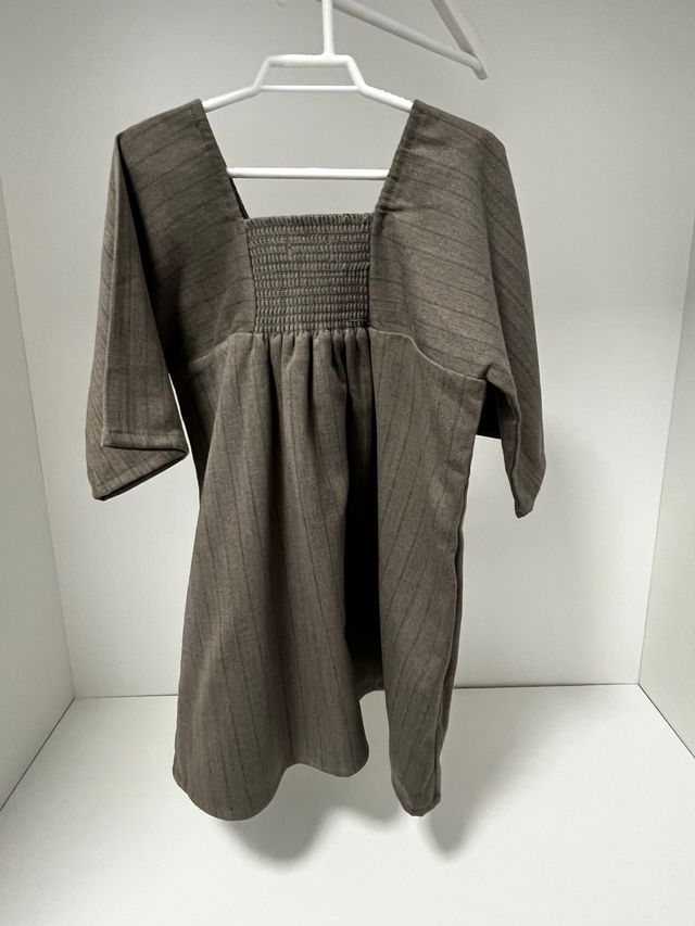 Vestido niña 4 años marrón con rayas verdes.