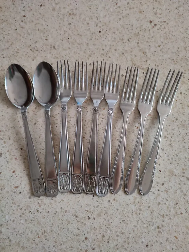 Set 2 cucchiai e 7 forchette in acciaio inox