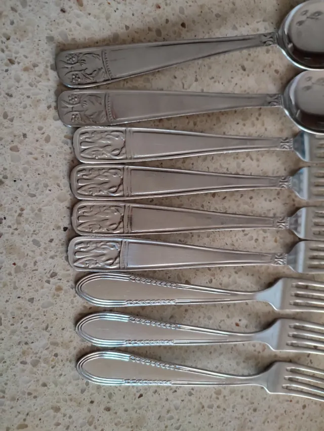 Set 2 cucchiai e 7 forchette in acciaio inox