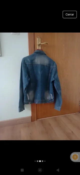 Cazadora vaquera mujer, estilo desgastado