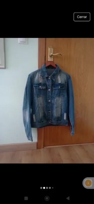 Cazadora vaquera mujer, estilo desgastado