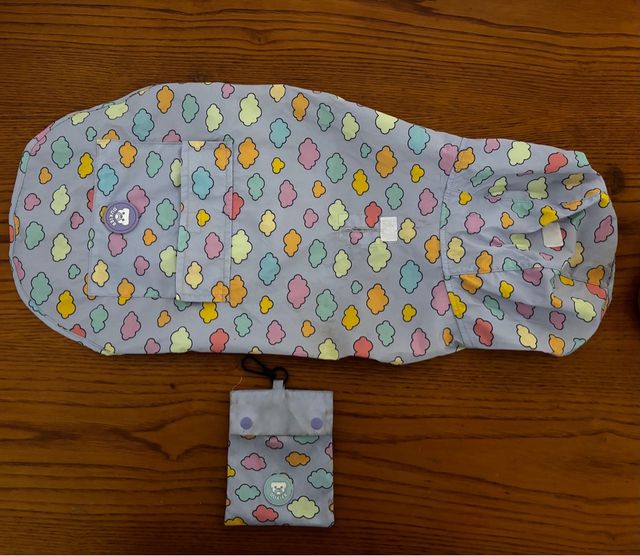 Chubasquero perro XL estampado nubes
