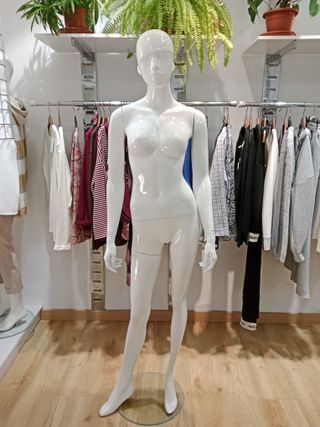 Maniquíes mujer como nuevos