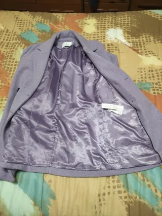 Abrigo corto de mujer oversize en lila