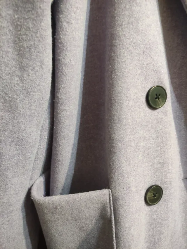 Abrigo corto de mujer oversize en lila