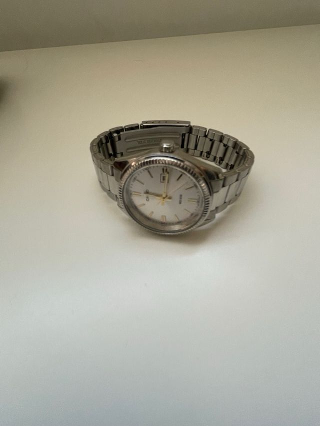 Reloj Casio Dorado y Plateado