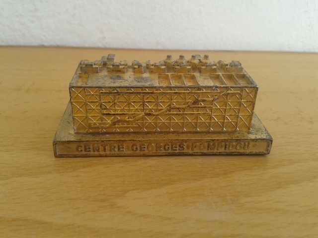 SACAPUNTAS PLAYME CENTRE GEORGES POMPIDOU