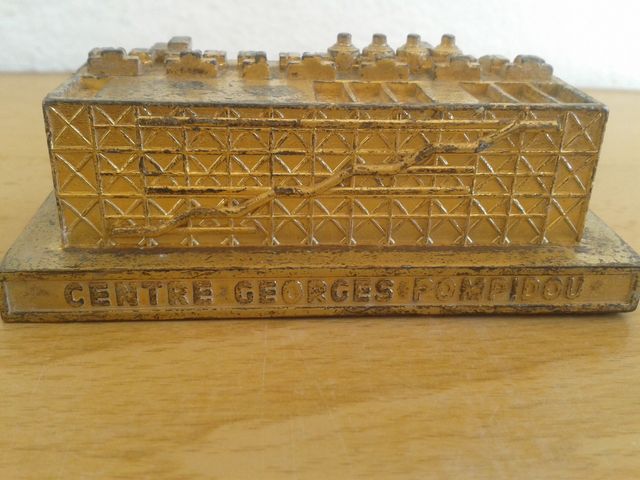 SACAPUNTAS PLAYME CENTRE GEORGES POMPIDOU