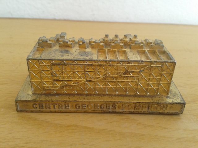 SACAPUNTAS PLAYME CENTRE GEORGES POMPIDOU