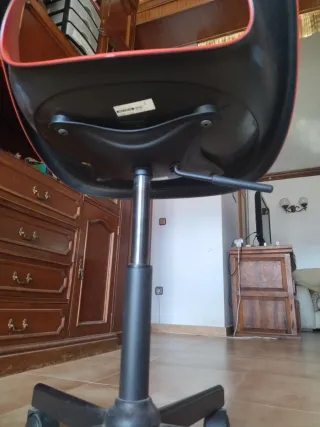 Silla de oficina roja IKEA