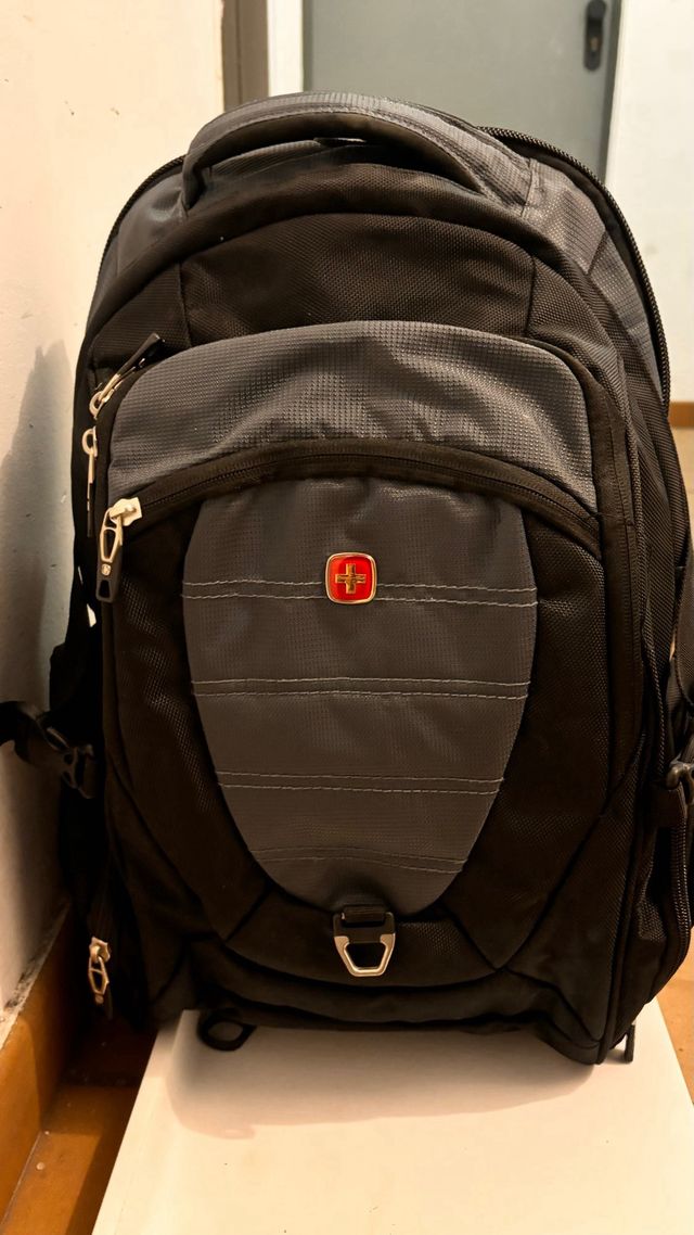 Mochila Wenger Negra y Gris