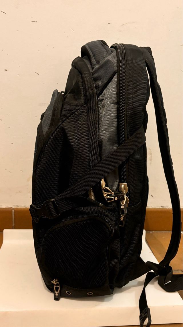 Mochila Wenger Negra y Gris