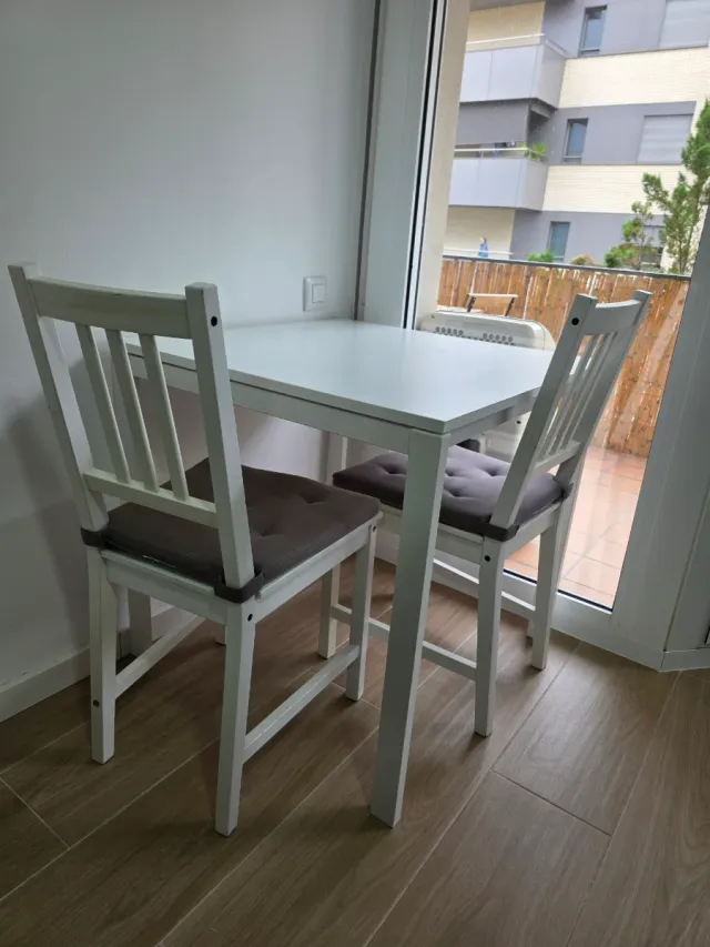 Mesa 74x74  IKEA VIHALS + 2 sillas STEFAN