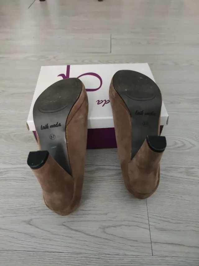 Zapatos de tacón Laikmanda marrones