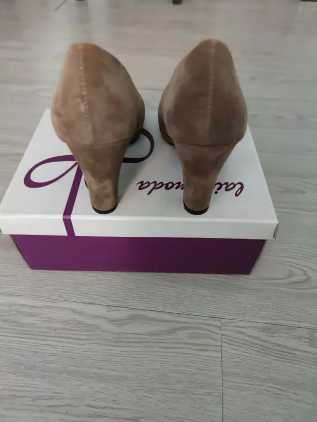 Zapatos de tacón Laikmanda marrones