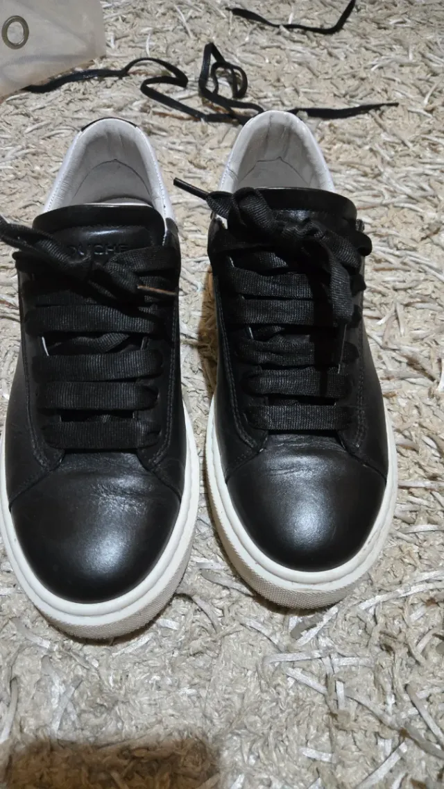 Zapatillas de piel Latouche negras