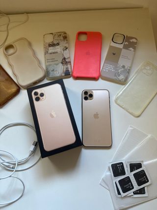 iPhone 11 Pro Max + 6 custodie + 3 cristalli