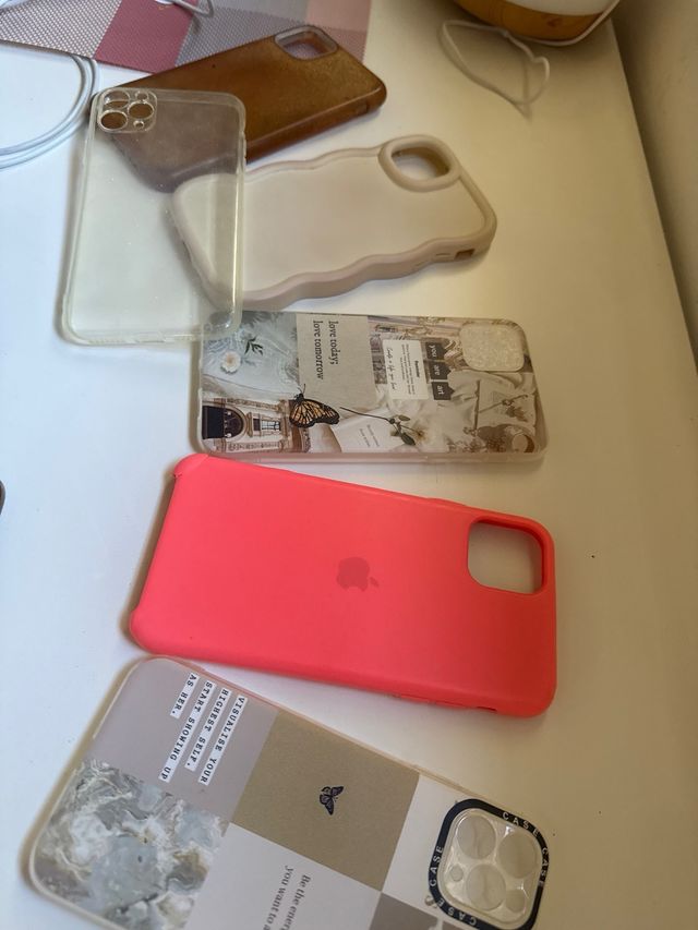 iPhone 11 Pro Max + 6 custodie + 3 cristalli