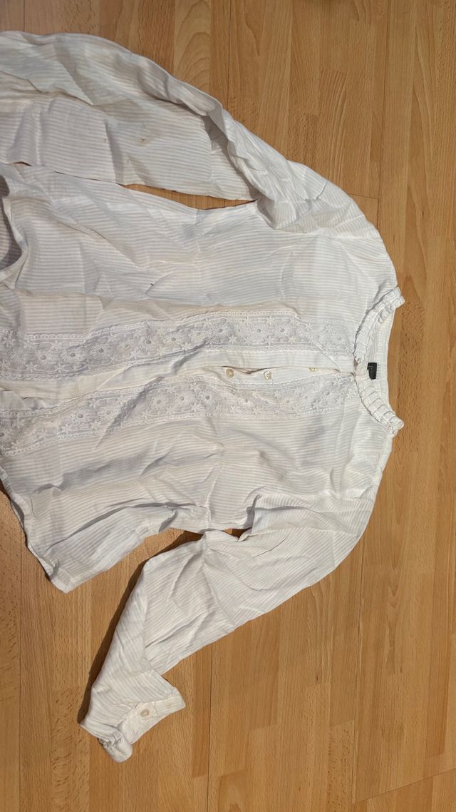 Conjunto Zara niña: blusa blanca y shorts