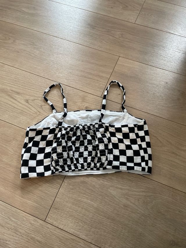 Crop top cuadros blanco y negro
