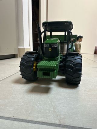 Trattore John Deere con rimorchio