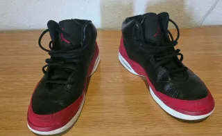 Zapatillas Jordan Talla 42 Negras y Rojas