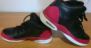 Zapatillas Jordan Talla 42 Negras y Rojas