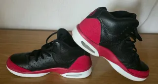 Zapatillas Jordan Talla 42 Negras y Rojas