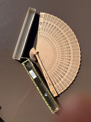 Abanico de madera de lujo tallado