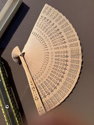 Abanico de madera de lujo tallado