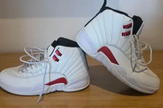 Zapatillas Jordan Talla 42 Blancas y Rojas